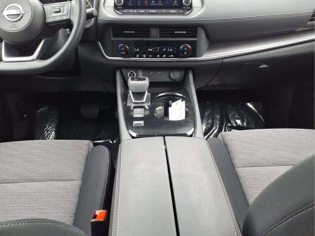 Used 2023 Nissan Rogue SV FWD image 11