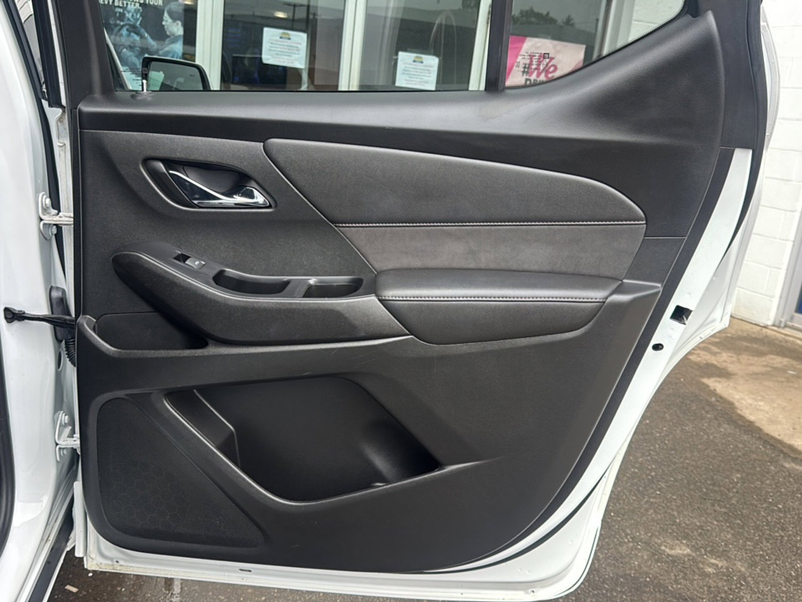 Used 2023 Chevrolet Traverse High Country FWD image 26