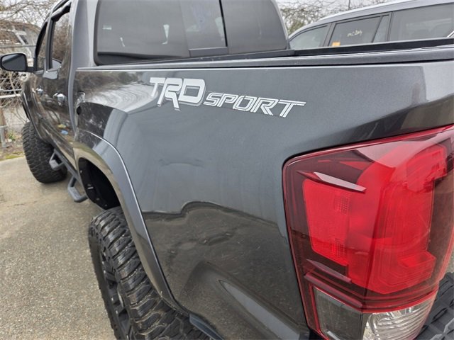 Used 2019 Toyota Tacoma TRD Sport image 5