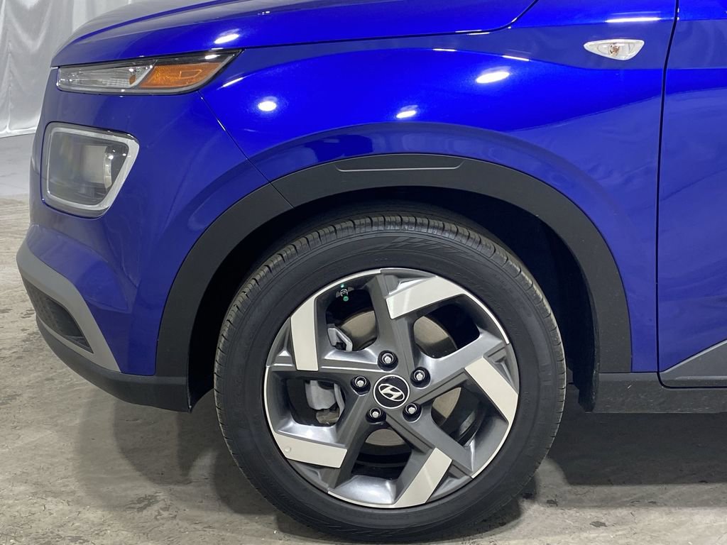 Used 2025 Hyundai Venue SEL image 18