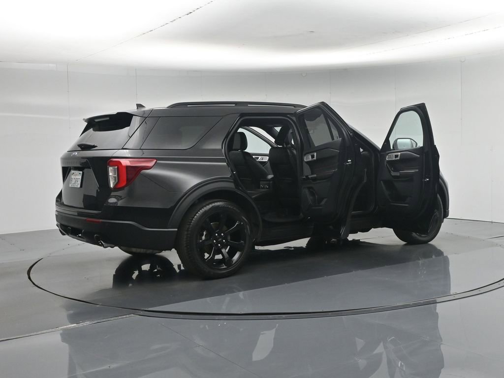 Used 2024 Ford Explorer ST-Line w/ Class IV Trailer Tow Package RWD image 6