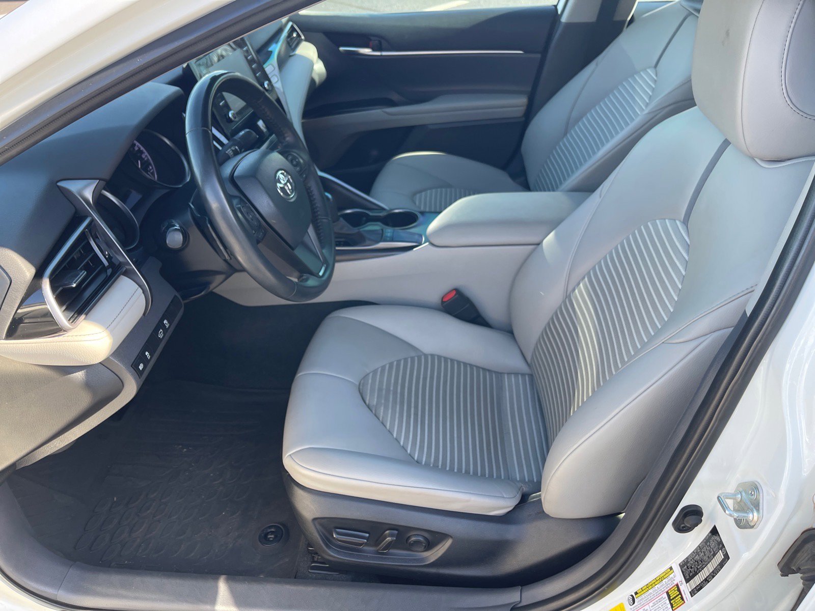 Used 2023 Toyota Camry SE image 10