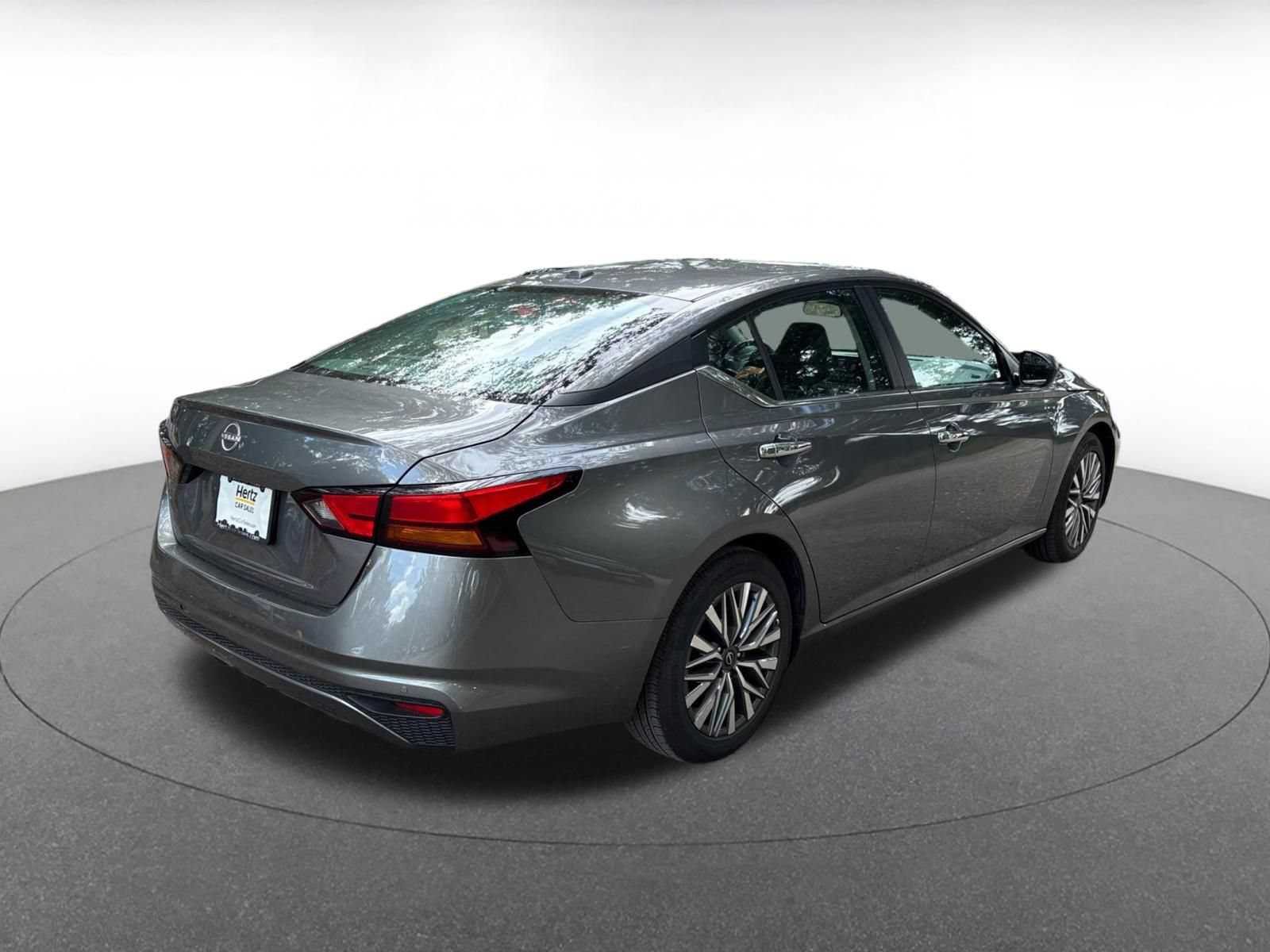 Used 2025 Nissan Altima 2.5 SV FWD image 7