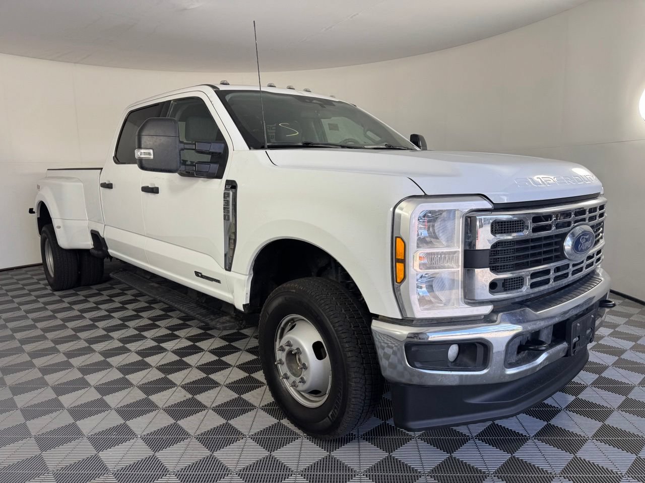 Used 2025 Ford F350 XLT w/ FX4 Off-Road Package AWD/4WD image 5