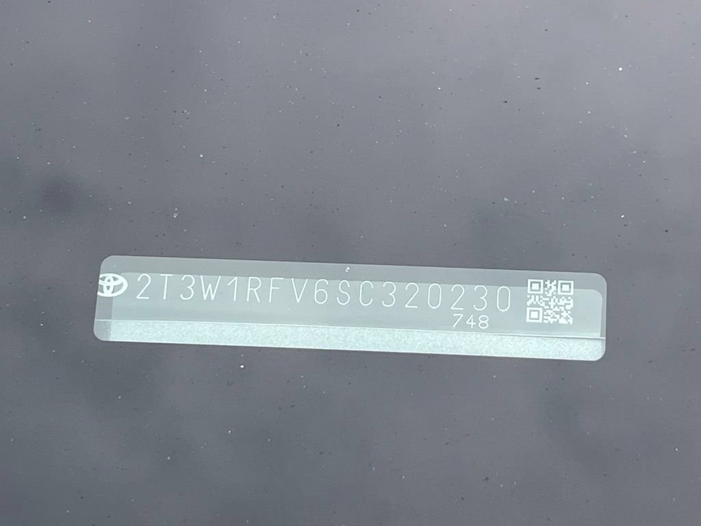 Used 2025 Toyota RAV4 XLE FWD image 15