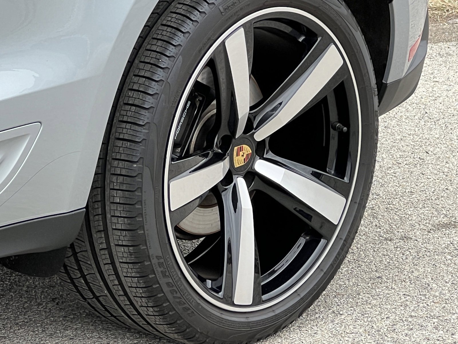 Certified 2025 Porsche Macan image 12