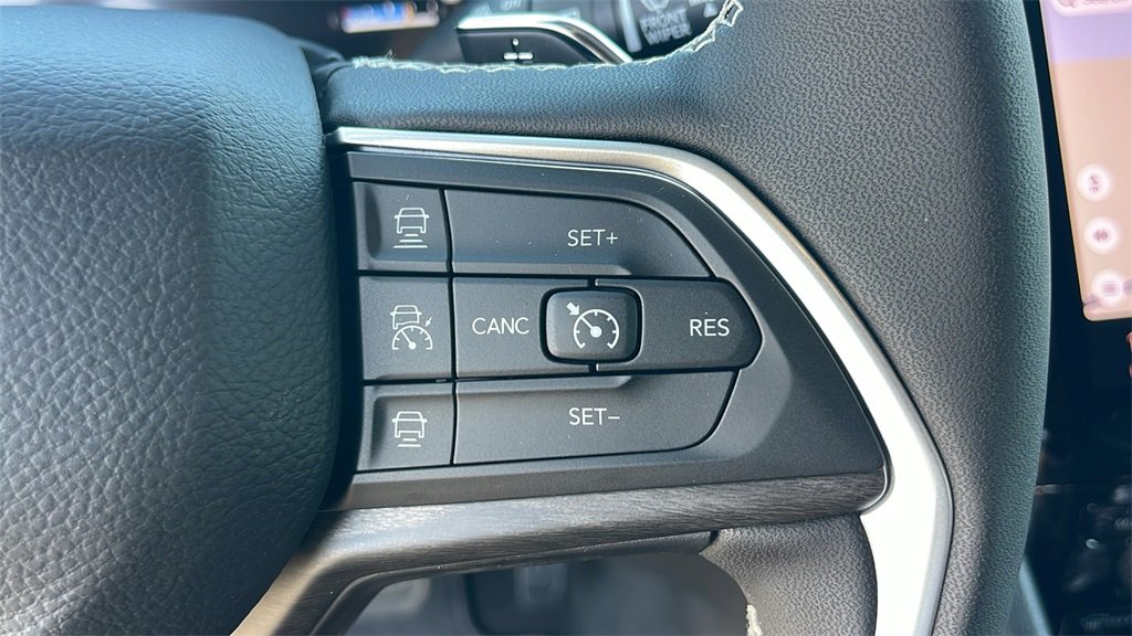 New 2025 Jeep Grand Cherokee L Limited w/ Black Appearance Package image 24