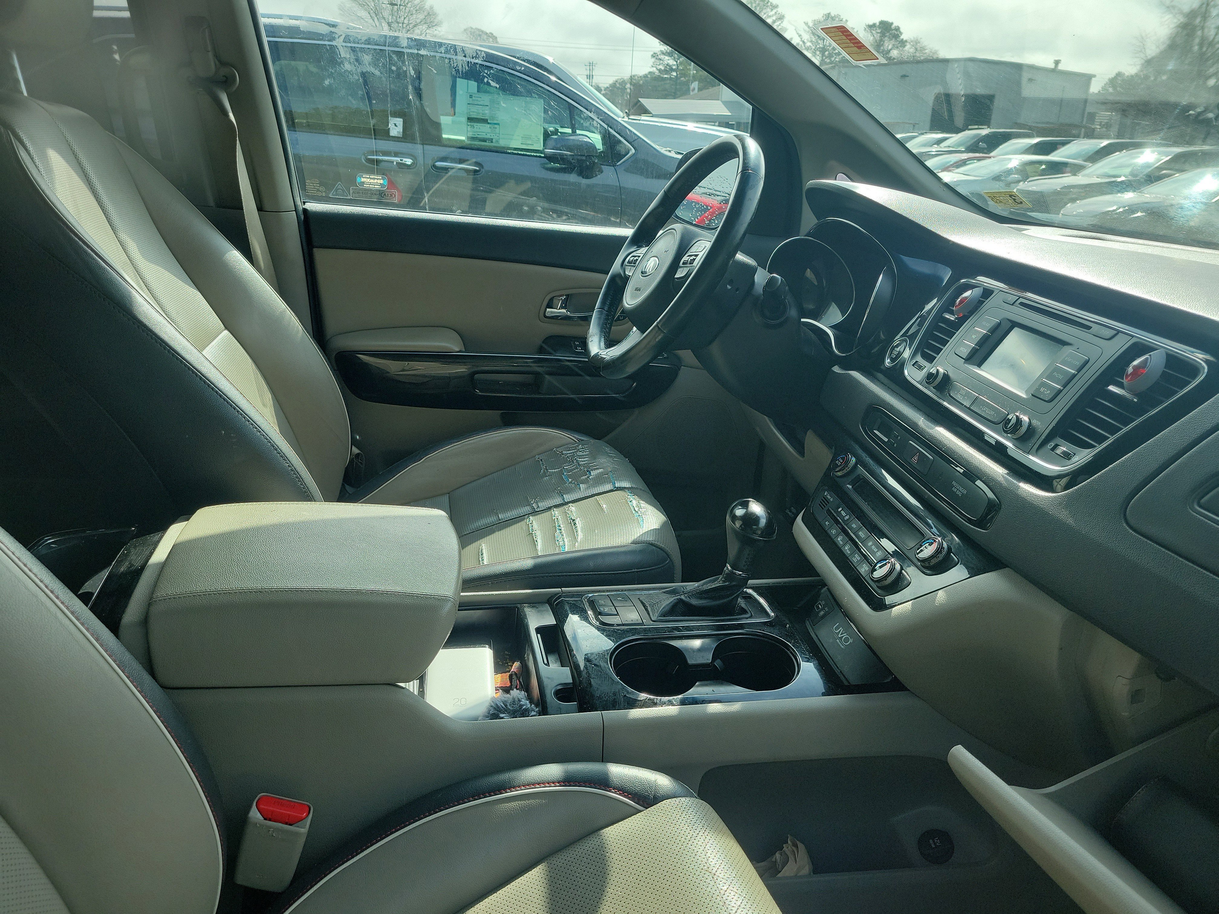 Used 2016 Kia Sedona EX image 9