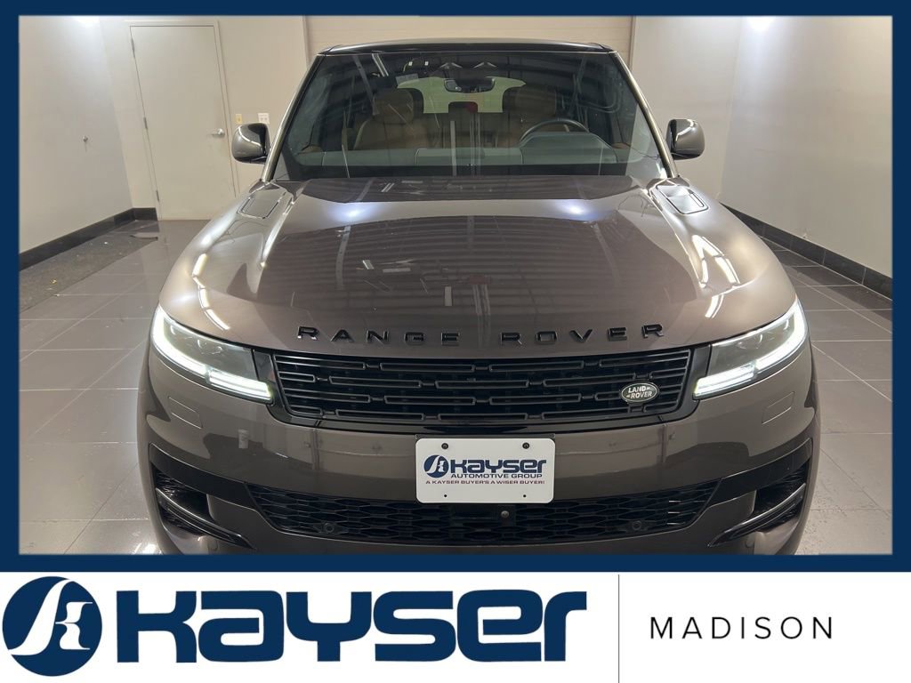 Used 2024 Land Rover Range Rover Sport SE image 2