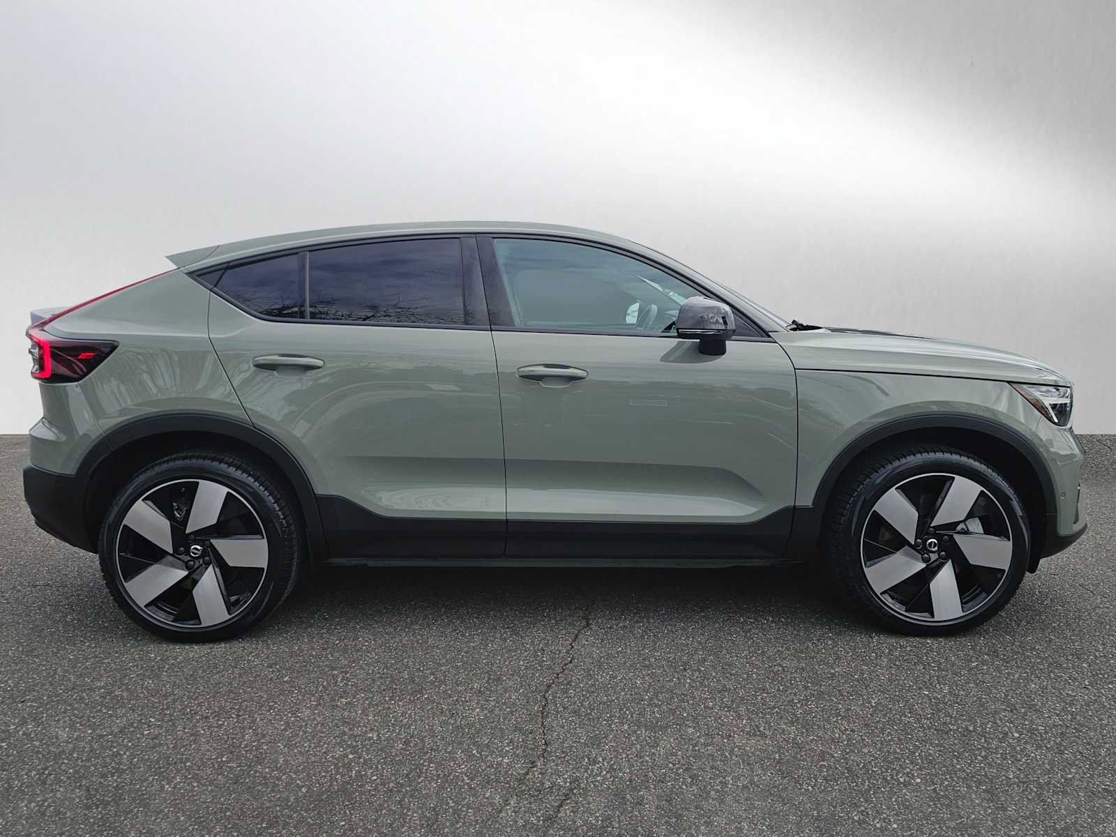 Certified 2023 Volvo C40 P8 Recharge Ultimate image 2