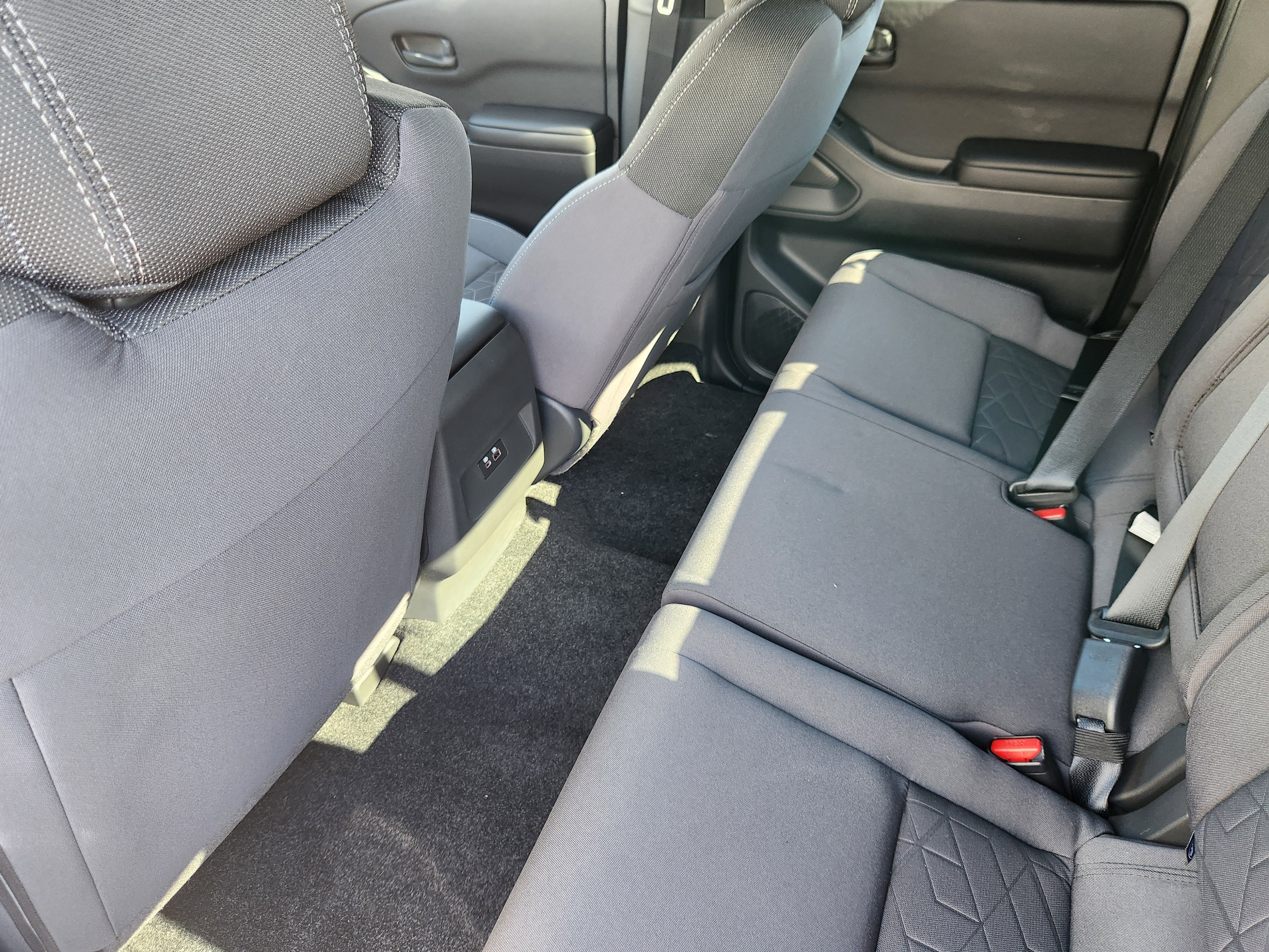 New 2026 Nissan Frontier SV image 9