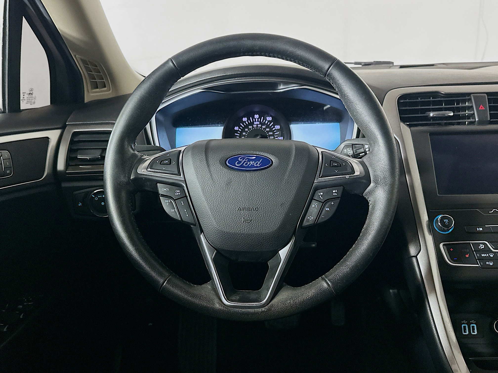 Used 2020 Ford Fusion SEL FWD image 18