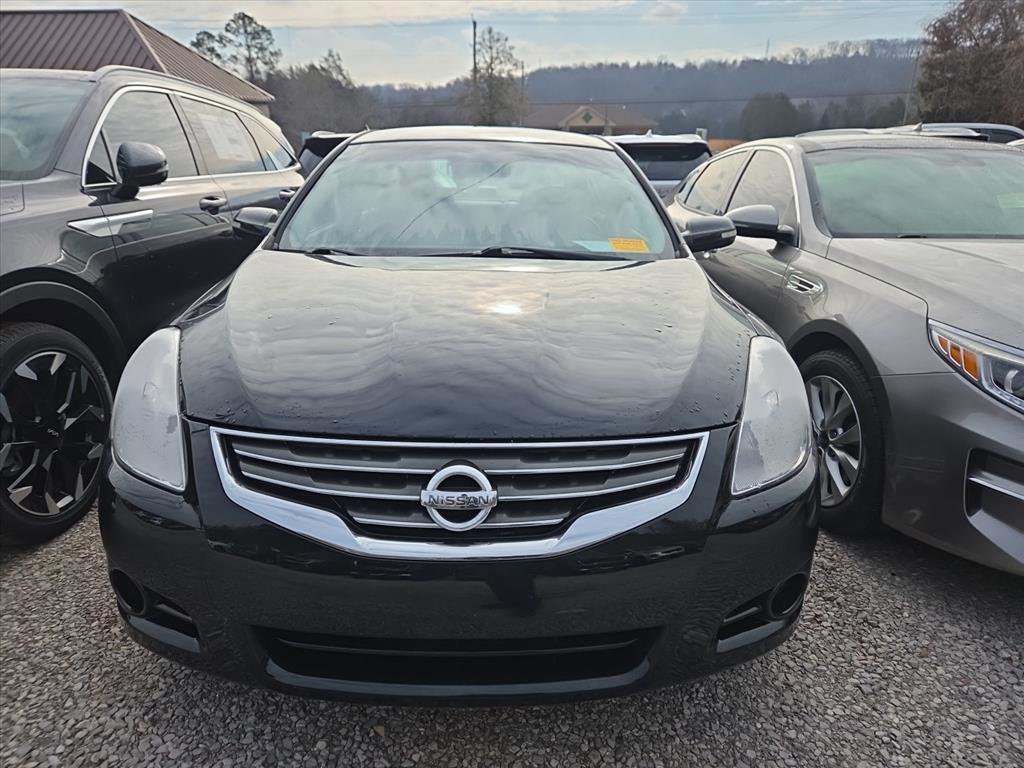 Used 2010 Nissan Altima 3.5 SR image 2