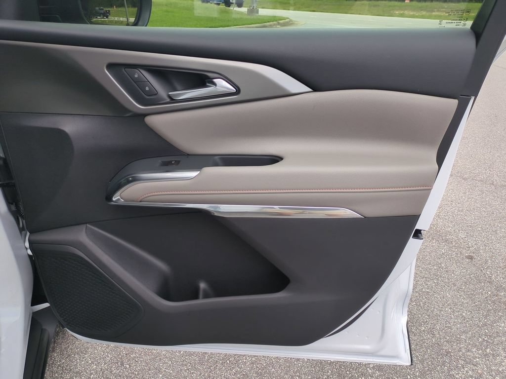 New 2027 Chevrolet Traverse LT w/ Driver Confidence Package FWD image 35