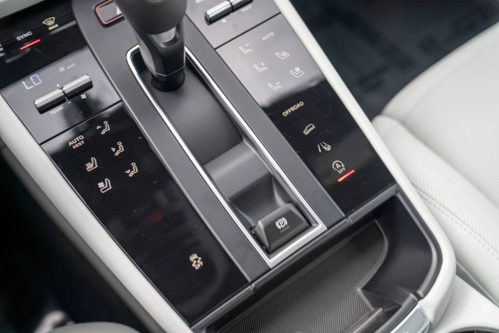 New 2026 Porsche Macan AWD/4WD image 20