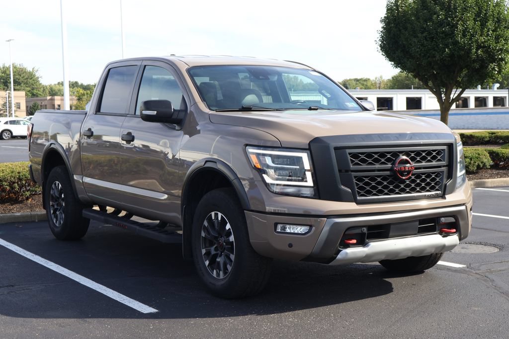 Used 2023 Nissan Titan PRO-4X w/ Pro-4x Convenience Package AWD/4WD image 3