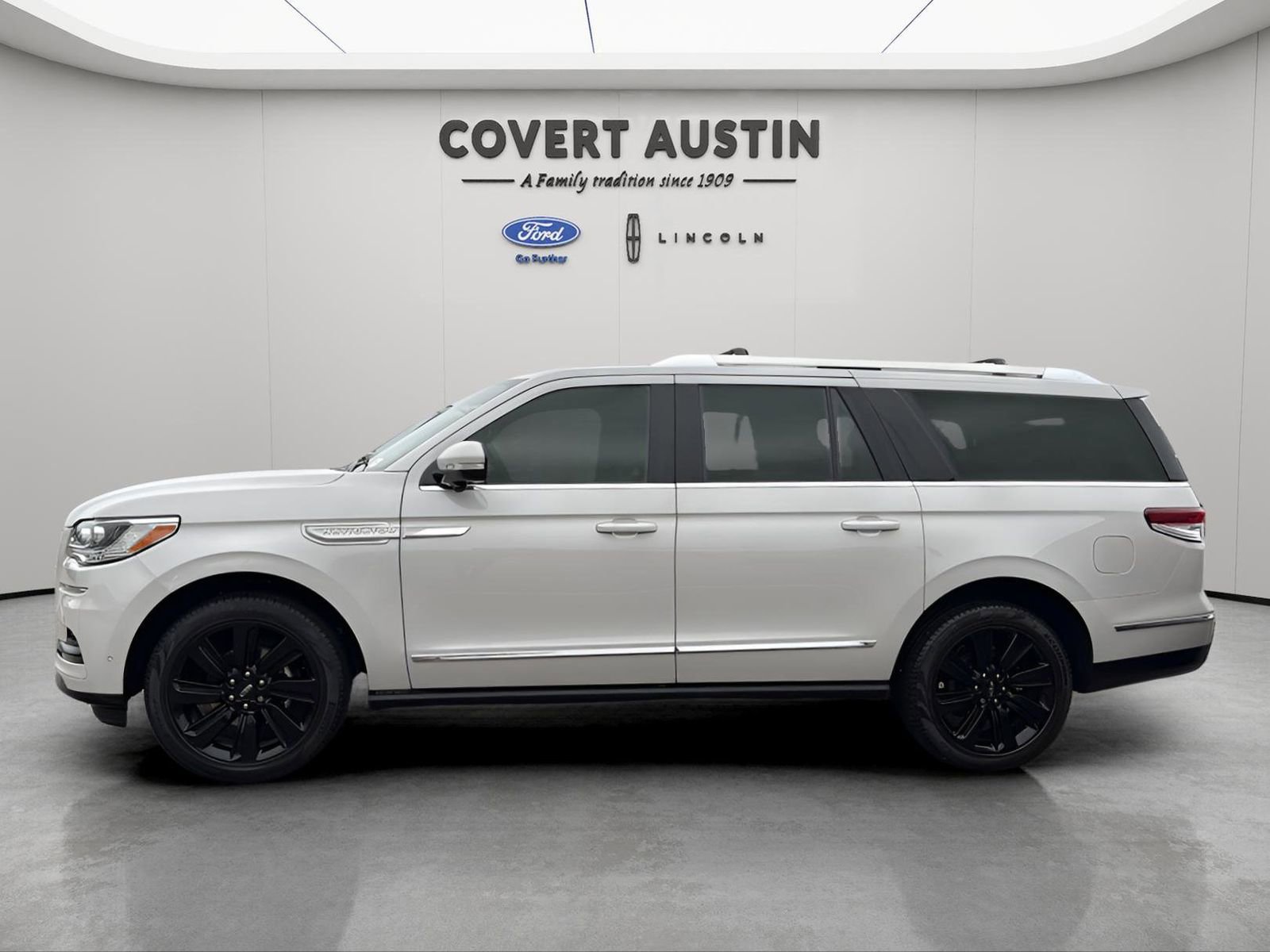 Certified 2024 Lincoln Navigator L Reserve image 2