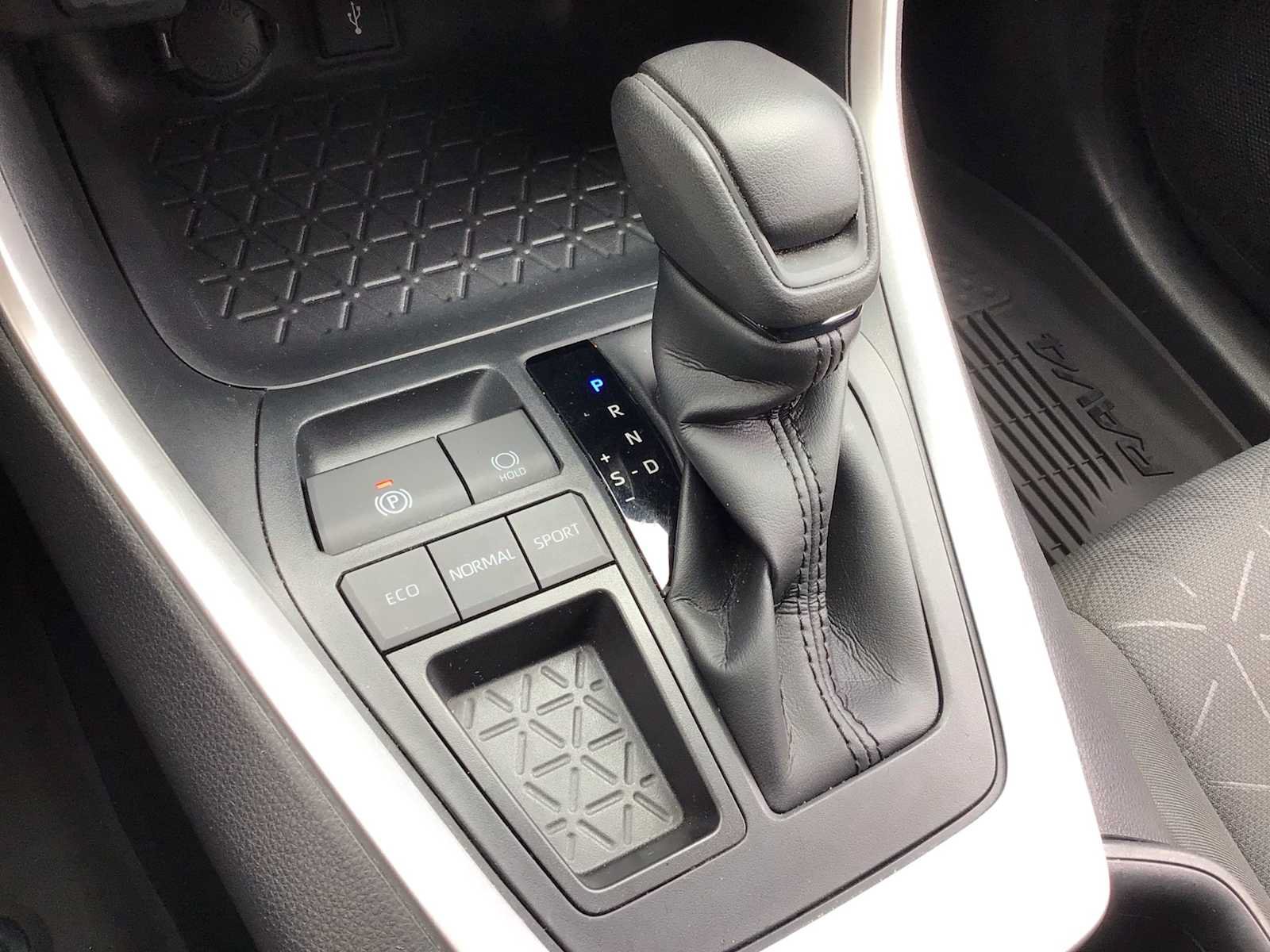 Used 2022 Toyota RAV4 XLE FWD image 20