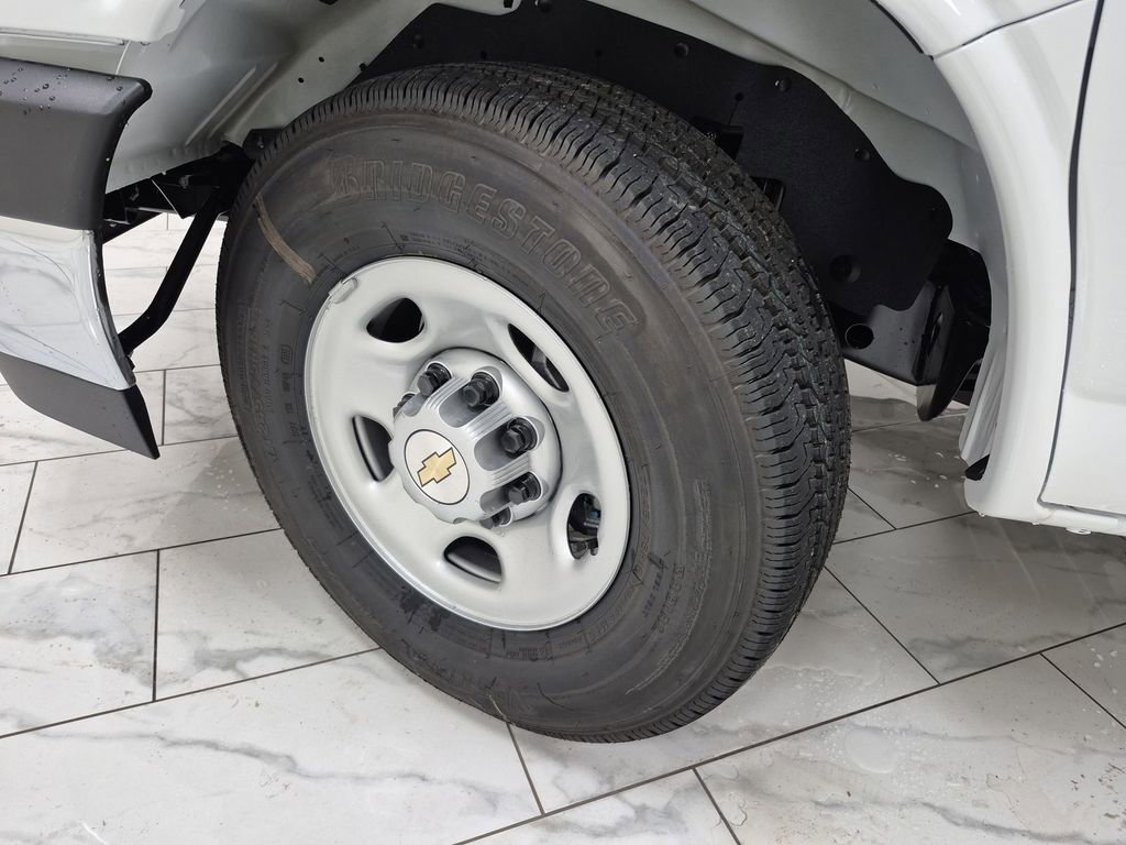 New 2025 Chevrolet Express 2500 w/ Driver Convenience Package image 34