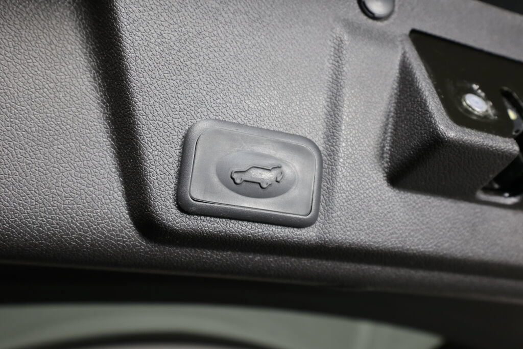 Used 2014 Chevrolet Traverse LTZ w/ LPO, 'HIT The Road' Package FWD image 19