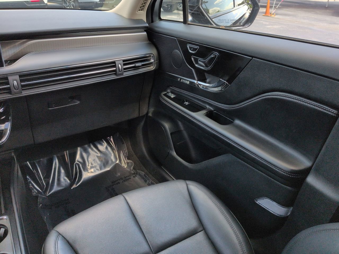 Certified 2025 Lincoln Corsair Reserve w/ Jet Appearance Package FWD image 17