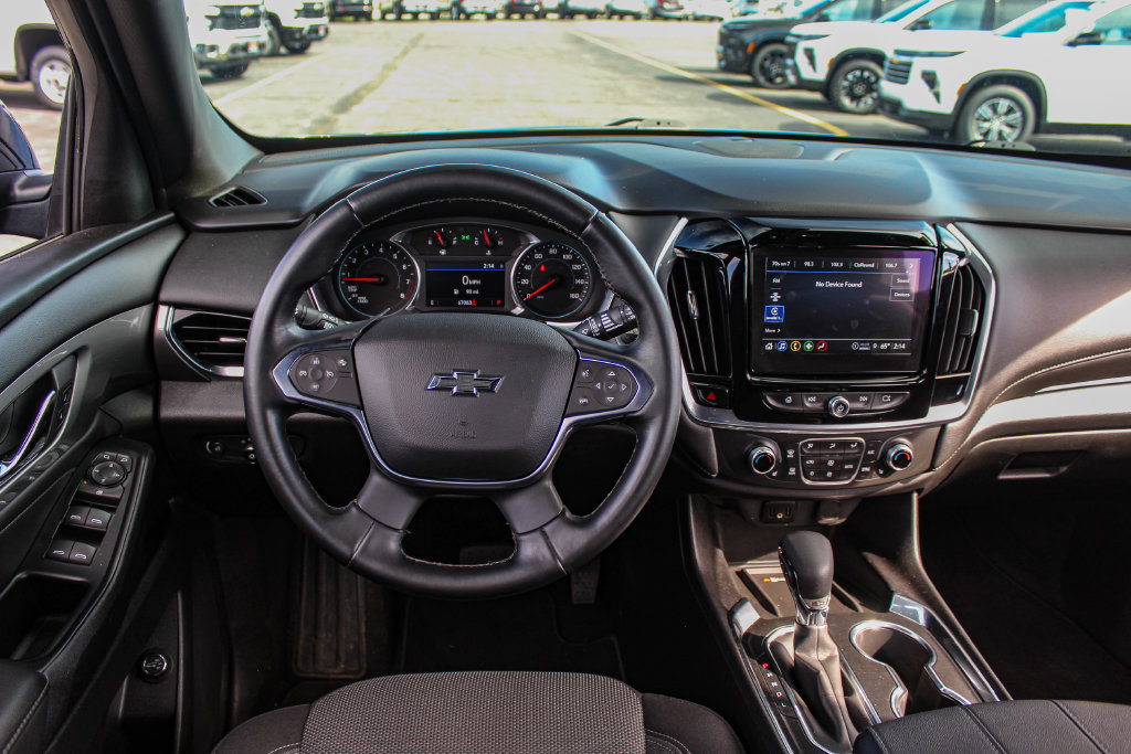 Used 2023 Chevrolet Traverse LT FWD image 16