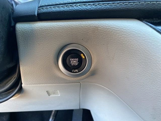 Used 2023 Chrysler Pacifica Touring-L image 18