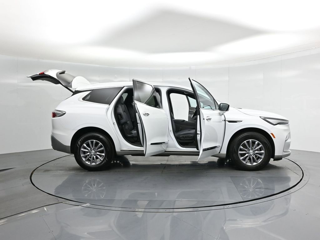 Used 2022 Buick Enclave Essence image 5