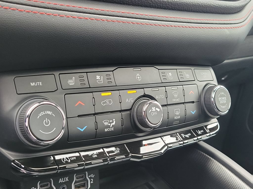 Used 2025 Dodge Durango GT AWD/4WD image 16