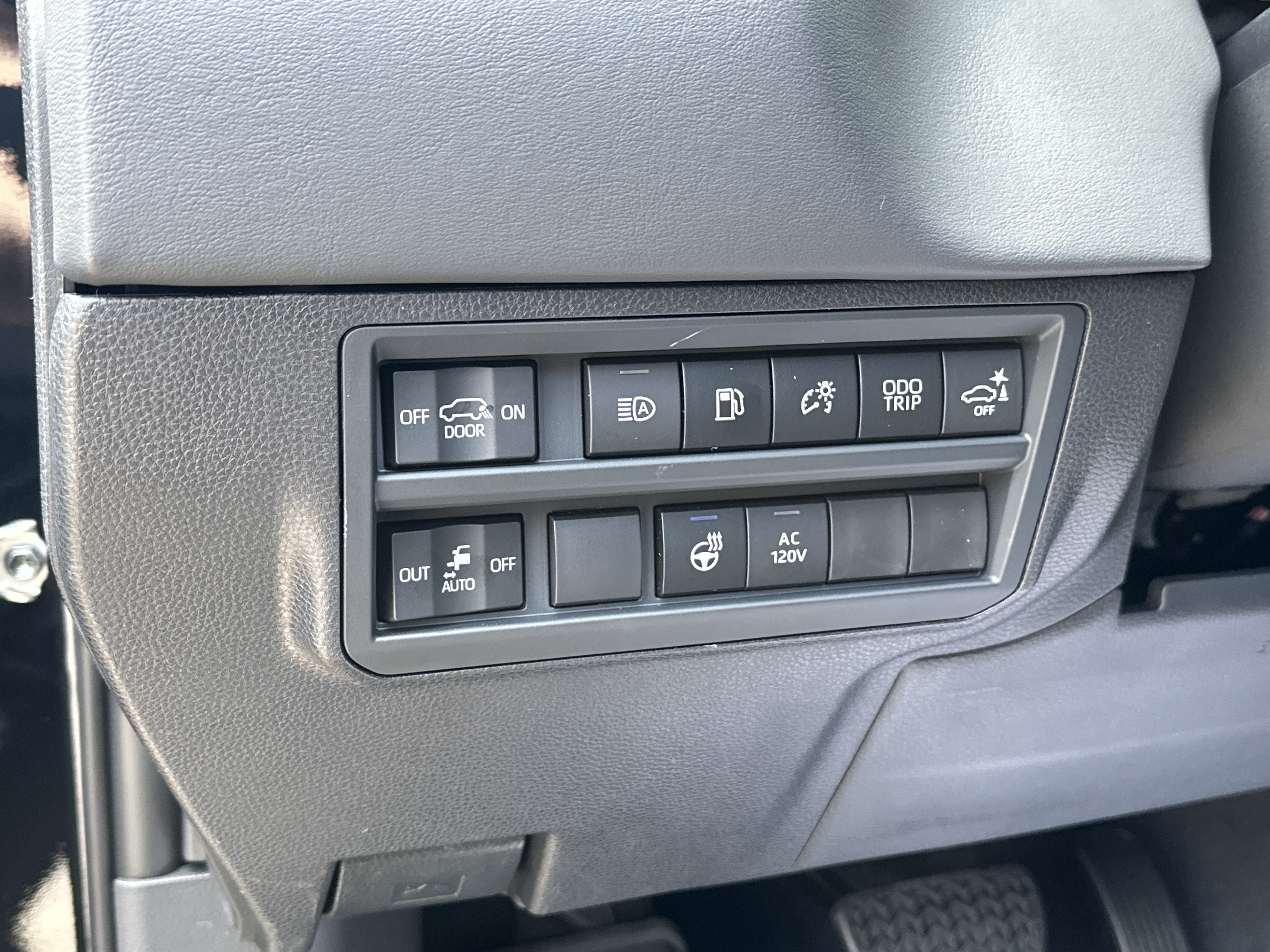 New 2026 Toyota Sequoia Platinum AWD/4WD image 15