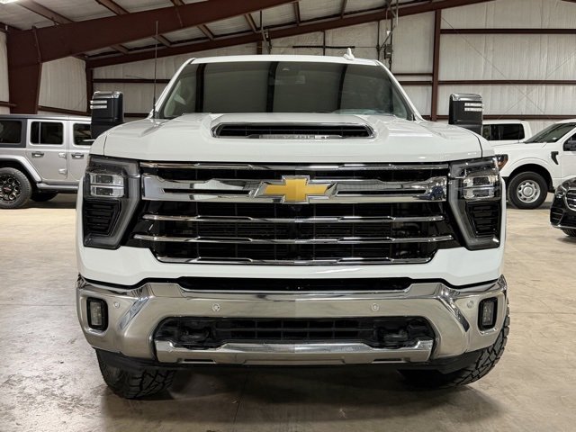 Used 2024 Chevrolet Silverado 2500 LTZ w/ LTZ Convenience Package image 2