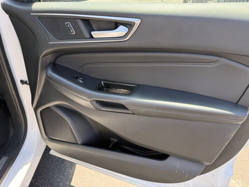 Used 2018 Ford Edge Titanium w/ Equipment Group 301A FWD image 25