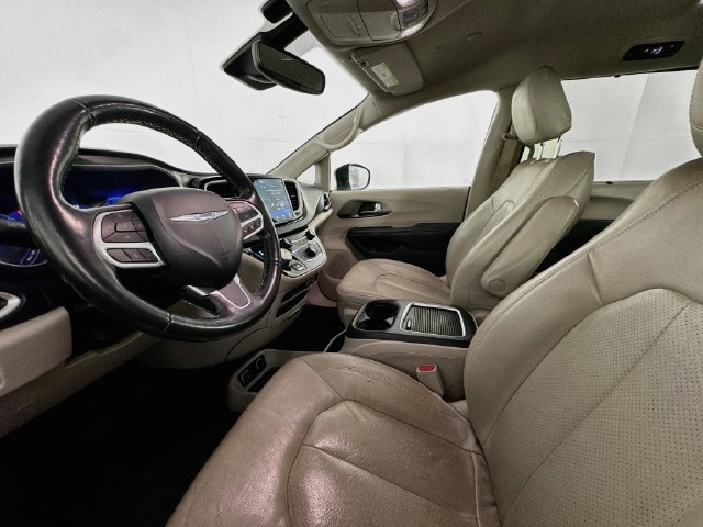 Used 2021 Chrysler Pacifica Touring-L FWD image 19