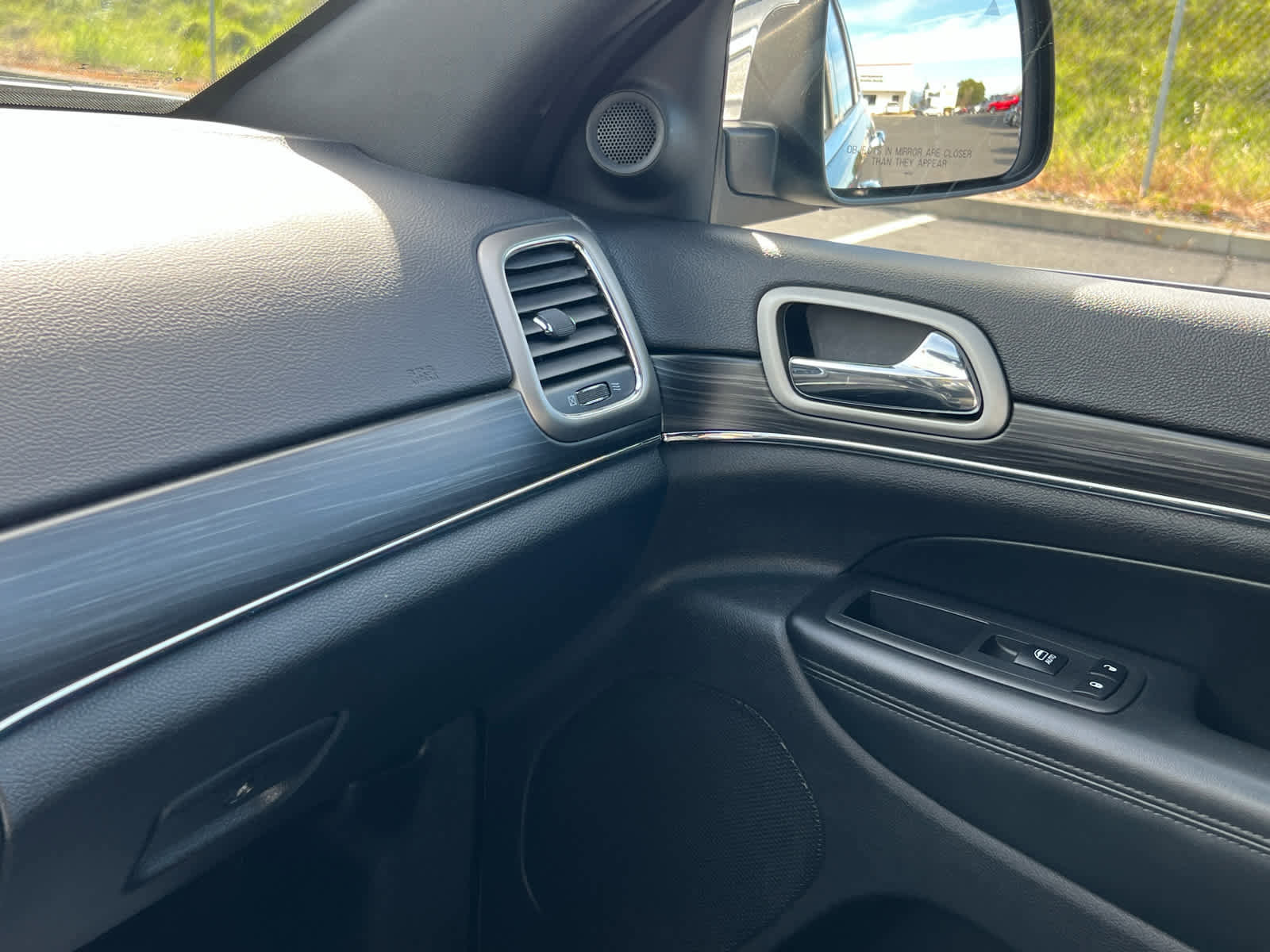 Used 2022 Jeep Grand Cherokee Limited image 24