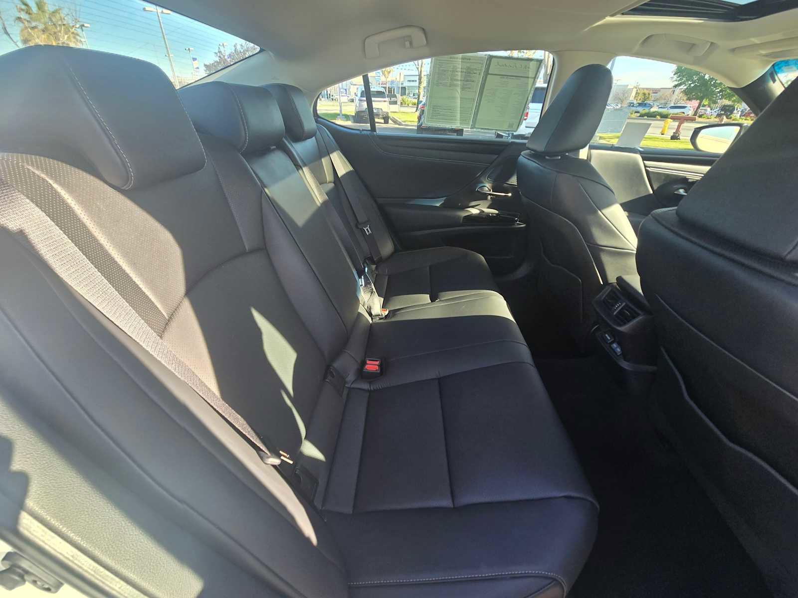 Used 2025 Lexus ES 300h w/ Premium Package image 14