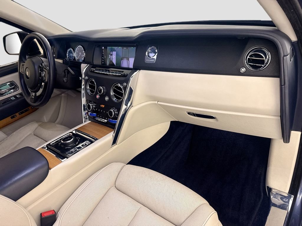 Used 2020 Rolls-Royce Cullinan image 32