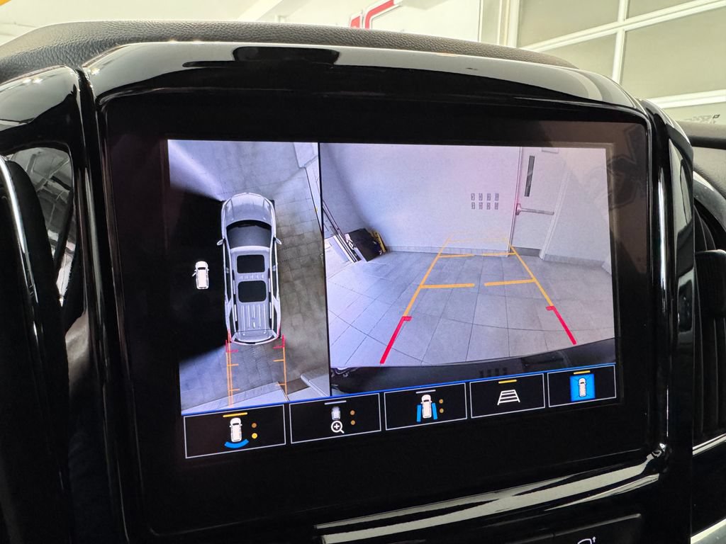 Certified 2023 Chevrolet Traverse LT w/ Rear Camera Mirror Package AWD/4WD image 20