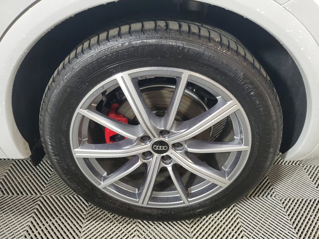 Used 2024 Audi Q5 e Prestige w/ Prestige Package image 11