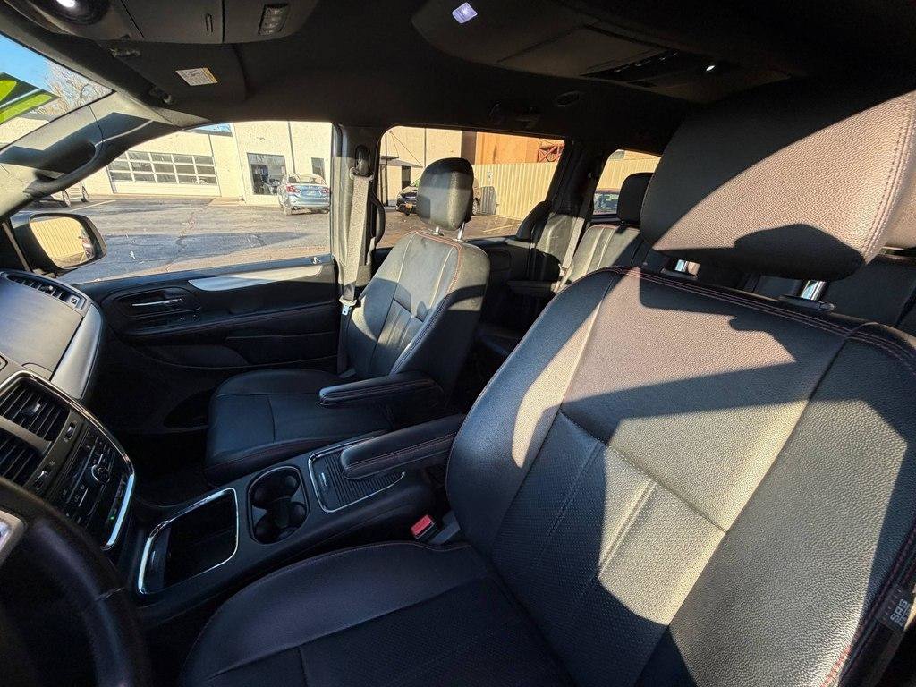Used 2016 Dodge Grand Caravan R/T FWD image 22