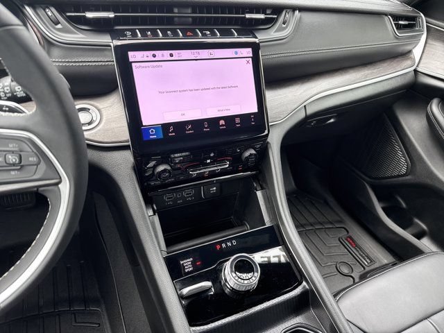 Used 2025 Jeep Grand Cherokee Limited AWD/4WD image 32