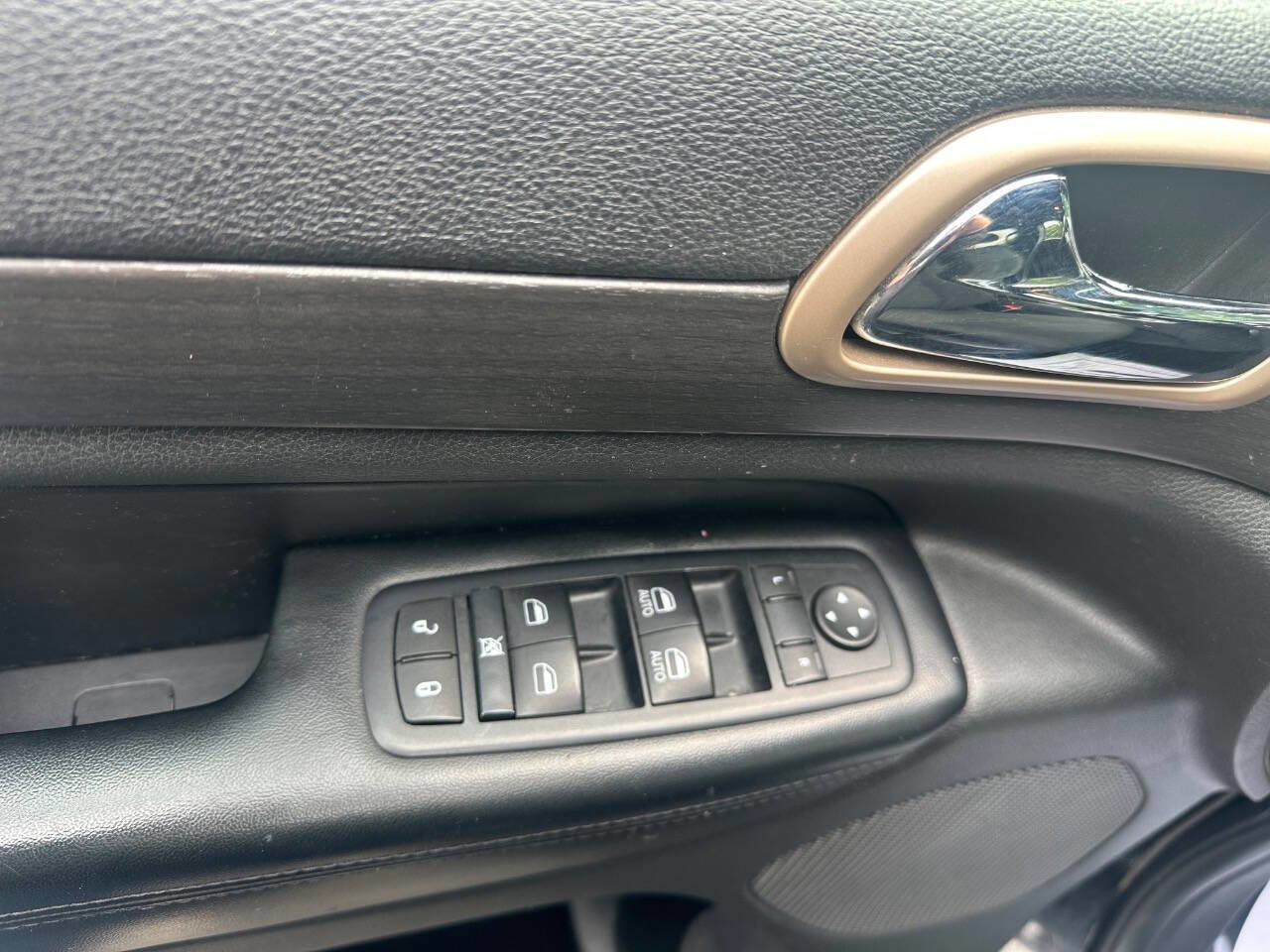 Used 2016 Jeep Grand Cherokee Laredo AWD/4WD image 15