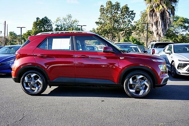 Certified 2025 Hyundai Venue Limited FWD image 7