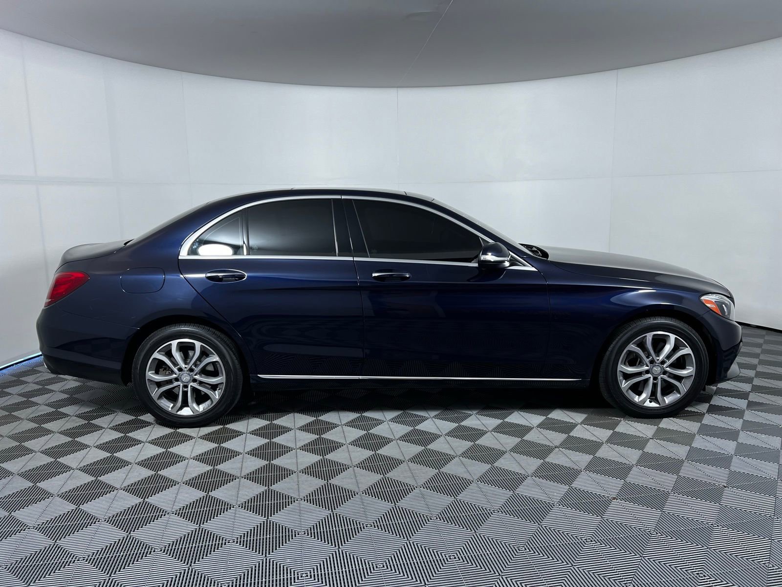 Used 2015 Mercedes-Benz C 300 Sedan image 4