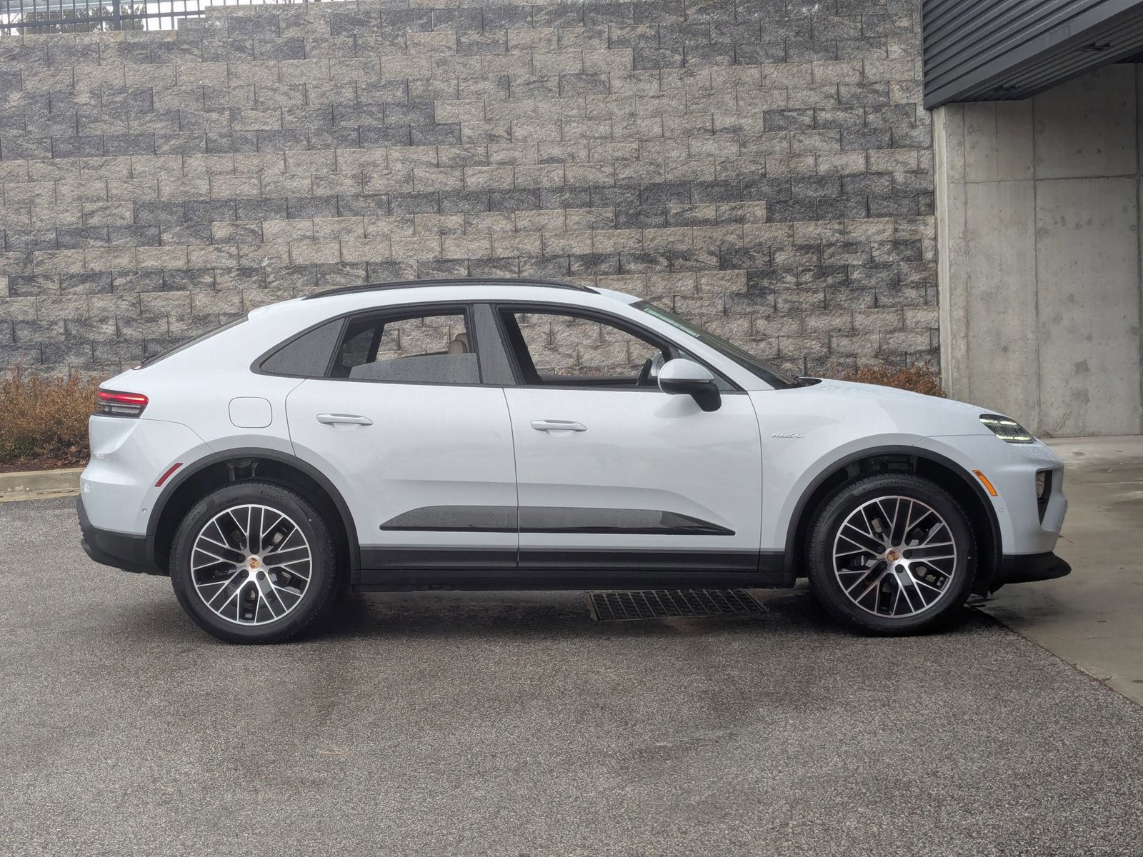 New 2026 Porsche Macan 4 Electric AWD/4WD image 8