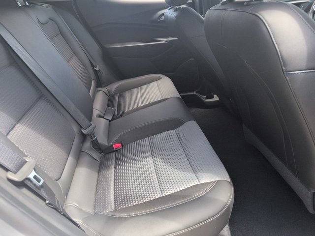 Used 2025 Chevrolet Trax LT w/ LT Convenience Package FWD image 29