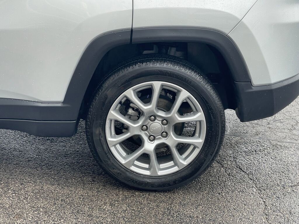 Used 2024 Jeep Compass Latitude image 34