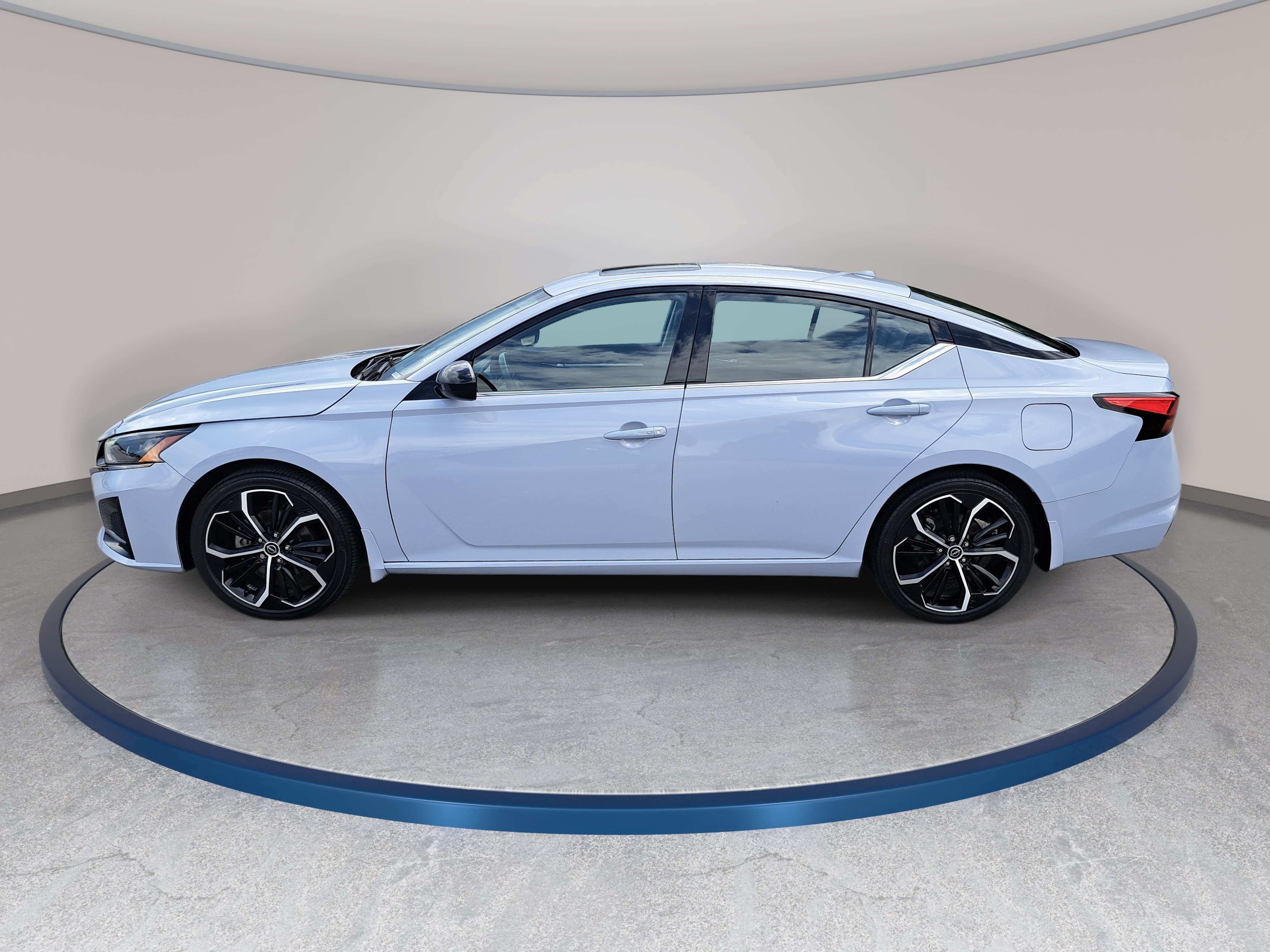 Used 2025 Nissan Altima 2.5 SR w/ SR Premium Package FWD image 8