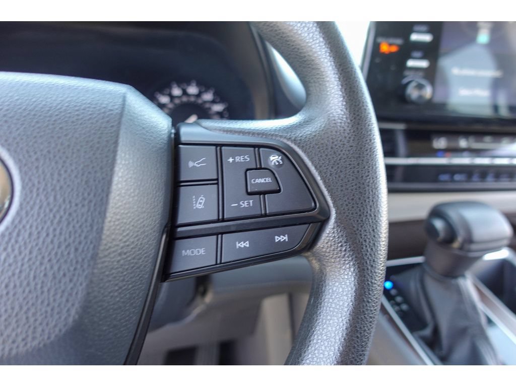 Certified 2023 Toyota Sienna LE FWD image 17
