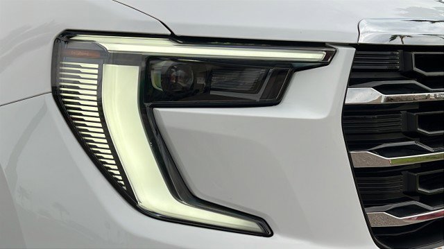 Used 2025 GMC Acadia Elevation image 4