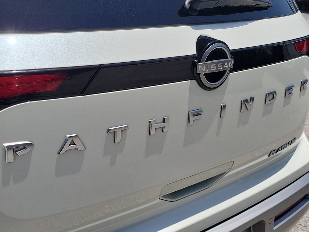 Certified 2024 Nissan Pathfinder Platinum FWD image 11